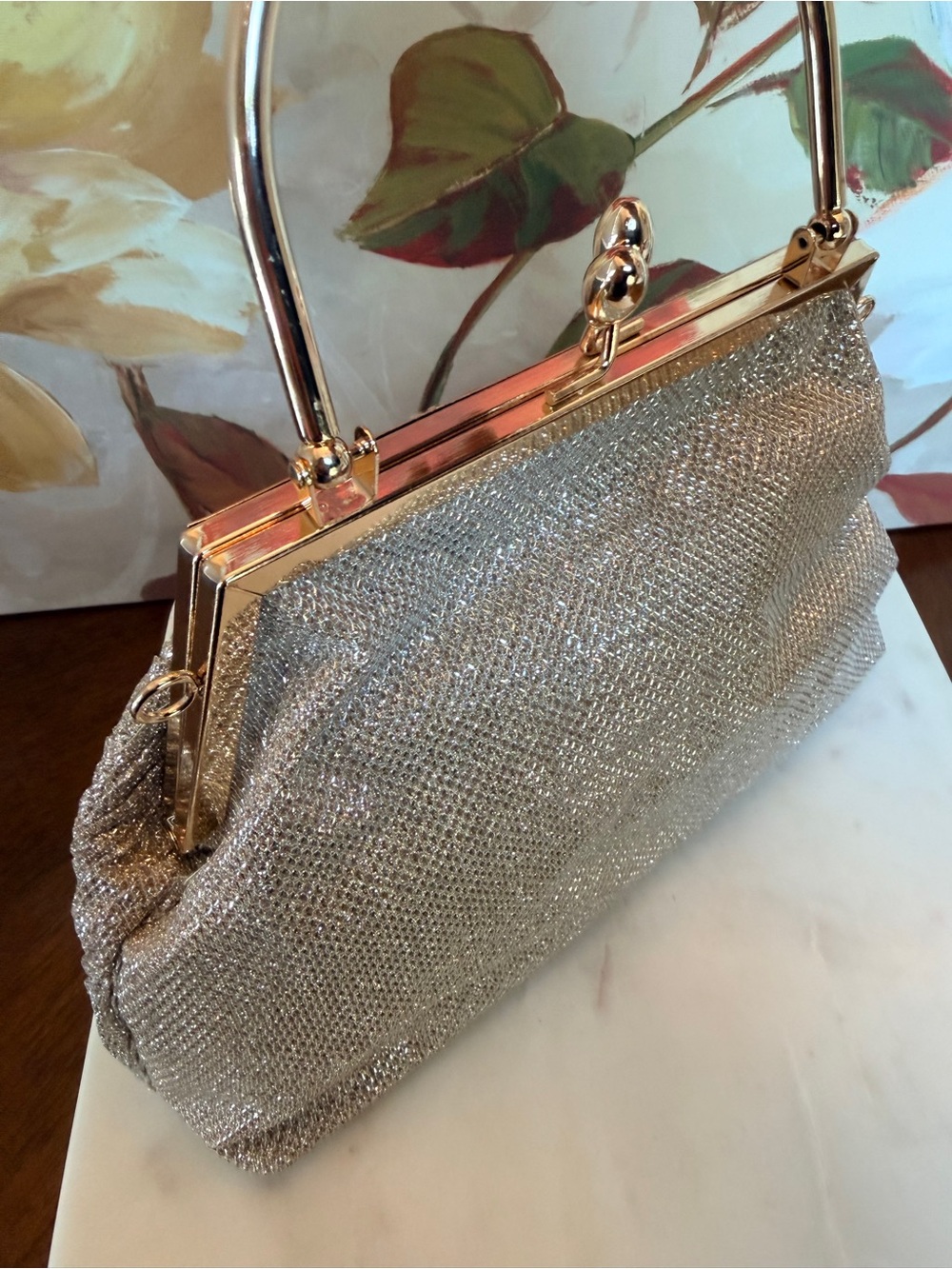 Vintage-Style Champagne Ornate Gold Frame Handbag w/Crossbody Gold-Tone Chain - Picture 7 of 11